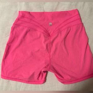 Buffbunny legacy 4” short in pink, size large